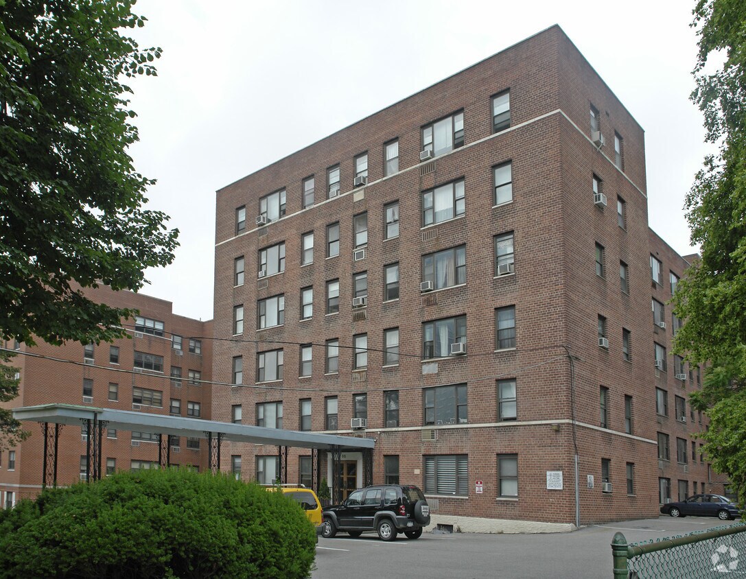 Foto principal - 35 Barker Ave