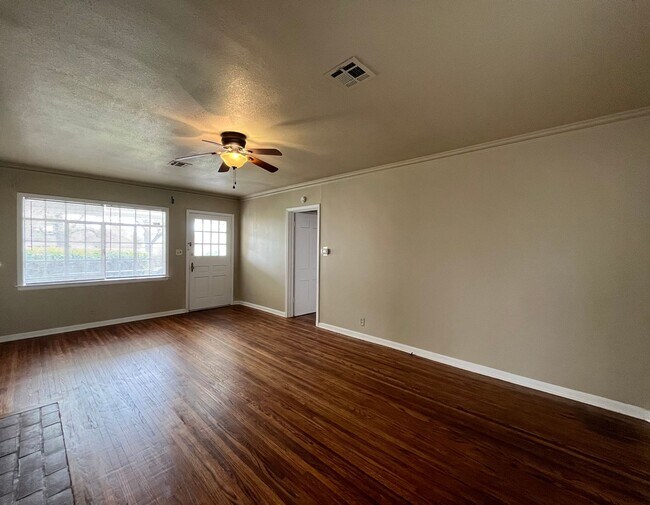 Foto del edificio - 1144 S Vandalia Ave