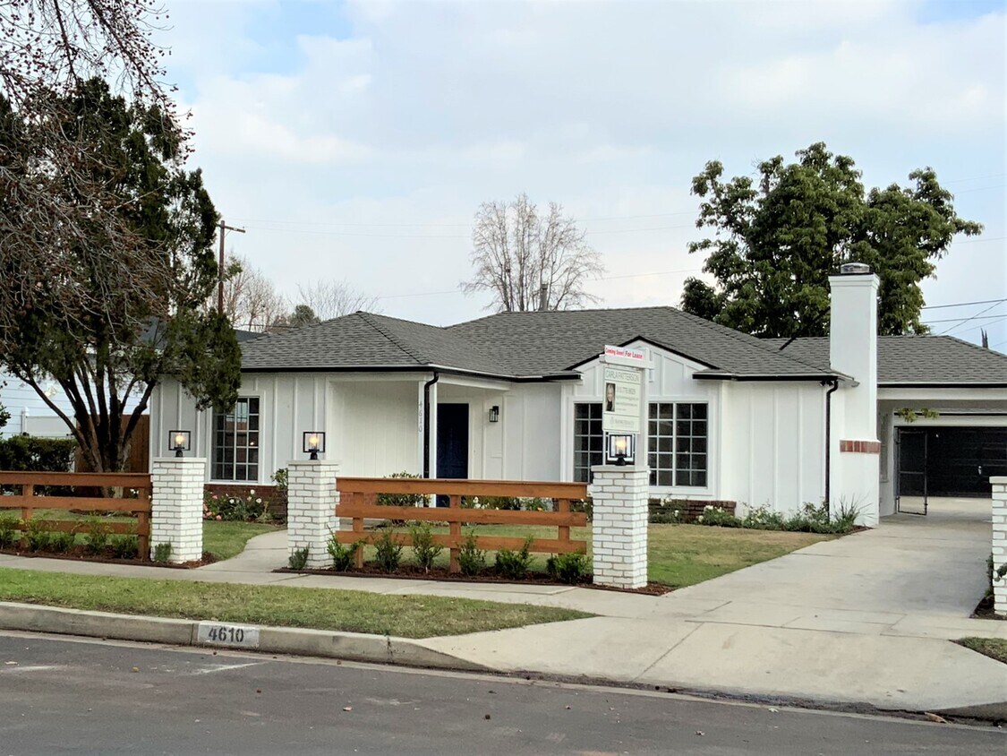 Front - 4610 Ventura Canyon Ave