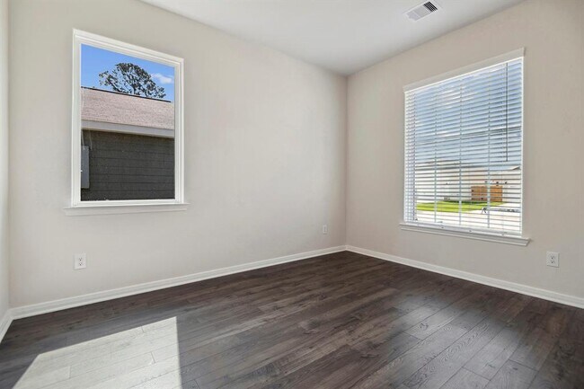Building Photo - 16430 Blossom Grv Dr