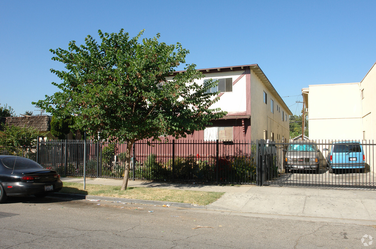 Building Photo - 14207 Delano St