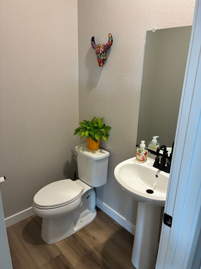 Foto del edificio - Beautiful 3 Bedroom, 2.5 Bathroom New Buil...
