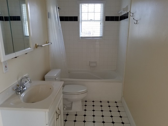 Building Photo - 4831 Junius St