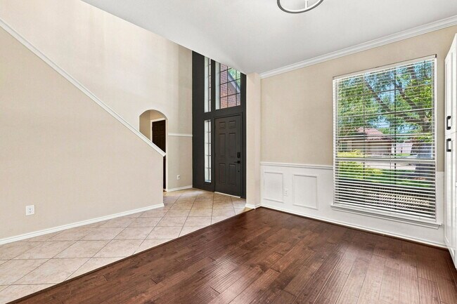 Building Photo - 5526 Walnut Glen Ln