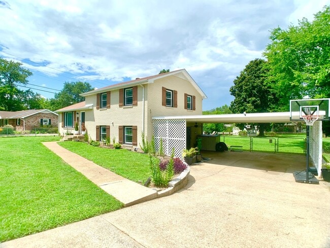 Building Photo - 313 Verdun Dr