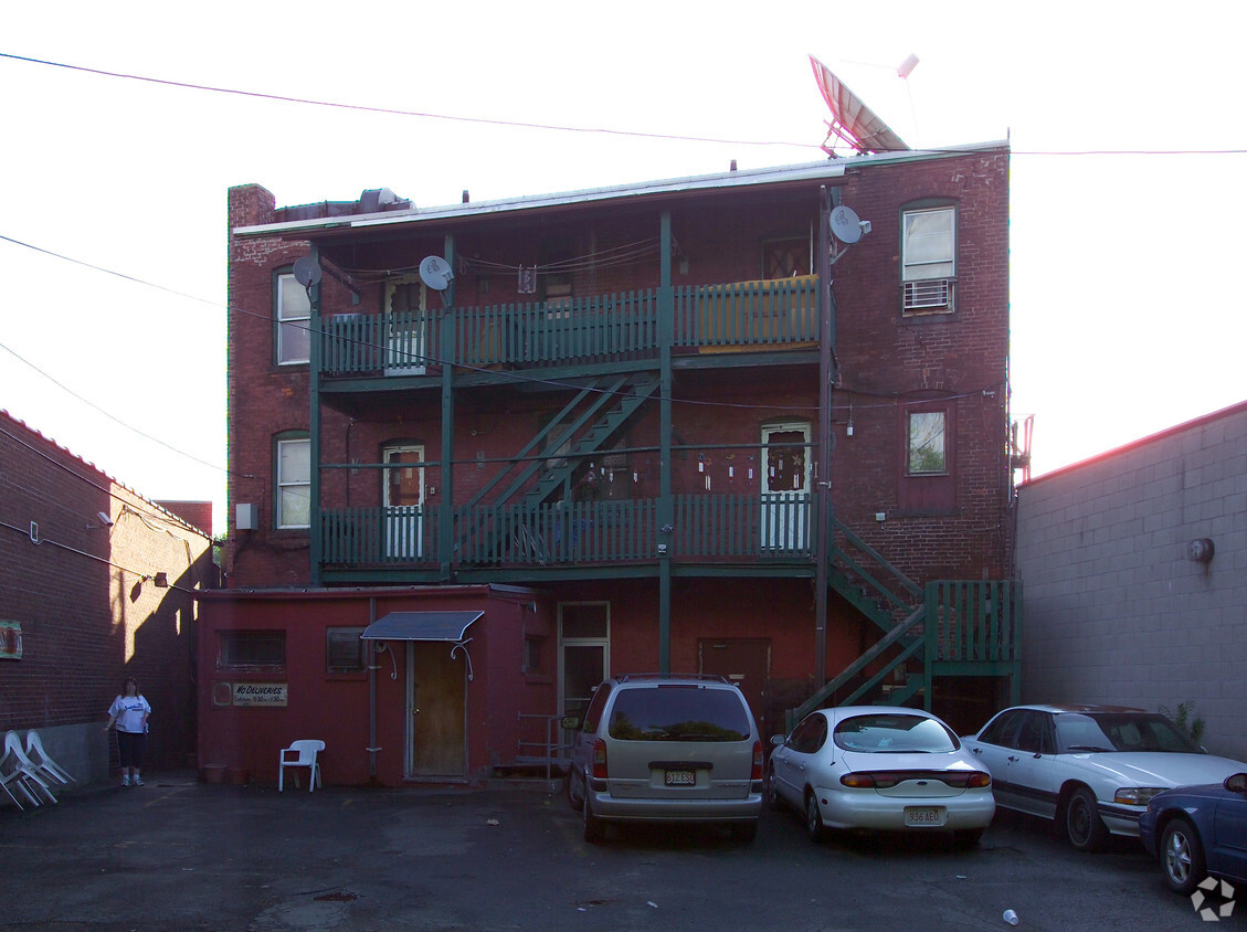 Building Photo - Main St Apartments