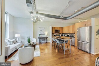 Building Photo - 811 4th St NW
