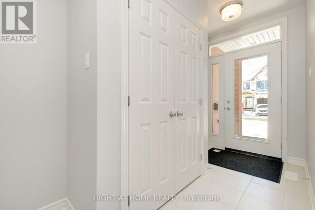 Building Photo - 513 Muscari St