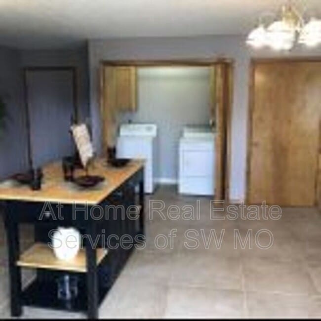 Building Photo - 3745 W Ridgeway St