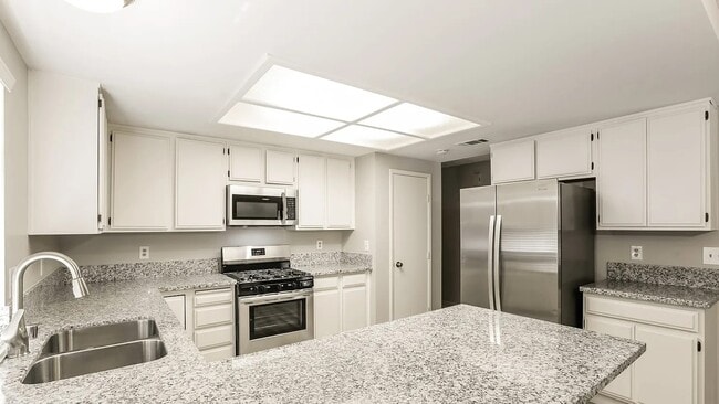 Building Photo - 4006 Avocado Dr