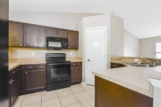 Building Photo - 713 Willow Run St
