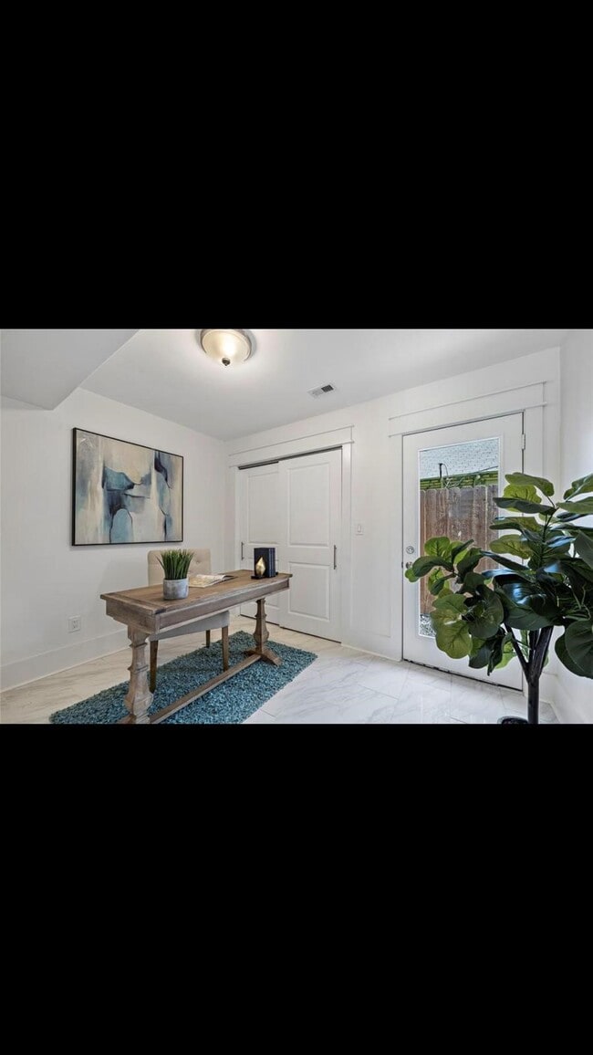 Building Photo - 1521 Laird St