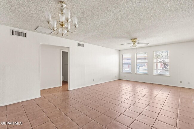 Foto del edificio - 7465 Stoney Hill Dr