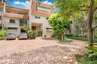 Building Photo - 6100 Paradise Point Dr