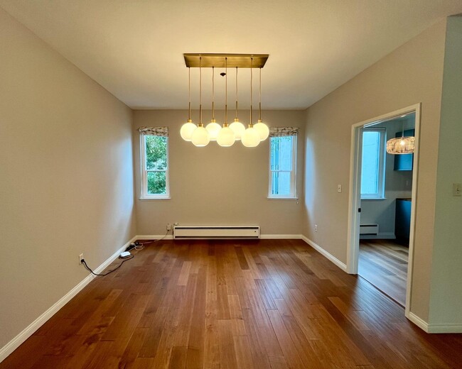 Building Photo - 525 Almer Rd