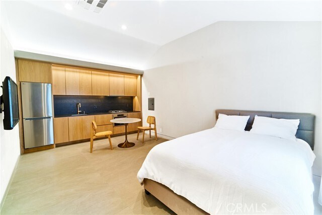 Foto del edificio - 1119 N Crestview Dr