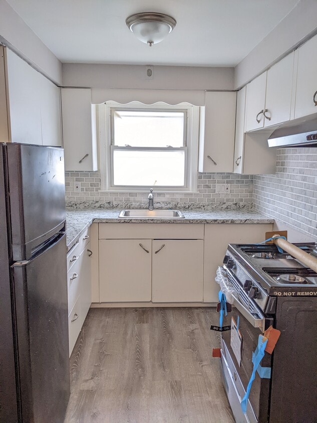 Primary Photo - 134 Alexander Ave