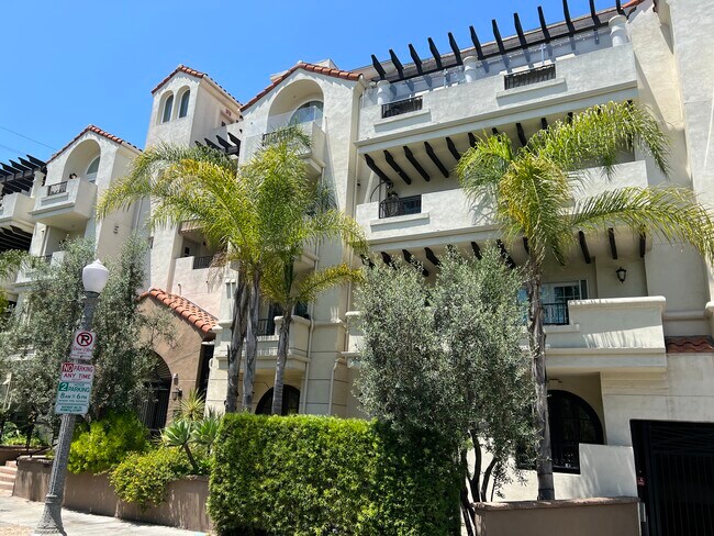 Foto del edificio - 1135 Rexford Dr