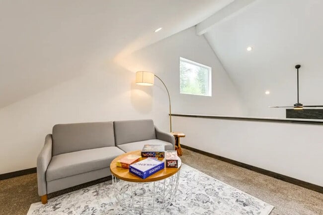 Foto del edificio - 253 Skate Creek Rd N