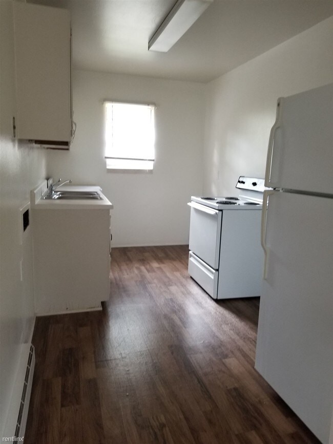 Building Photo - 1 br, 1 bath Apartment - Carolyn Apartments