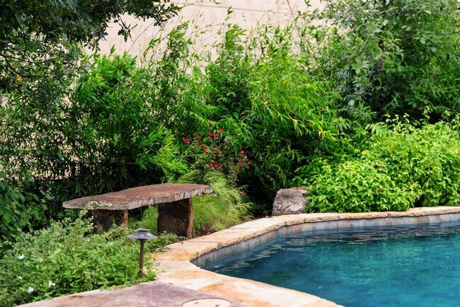 Building Photo - 308 Golden Bear Dr