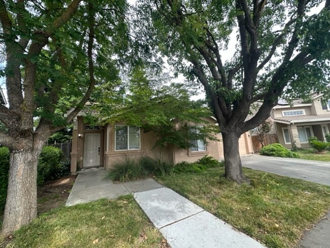 Building Photo - 3 Bedroom home in Sycamore Ranch