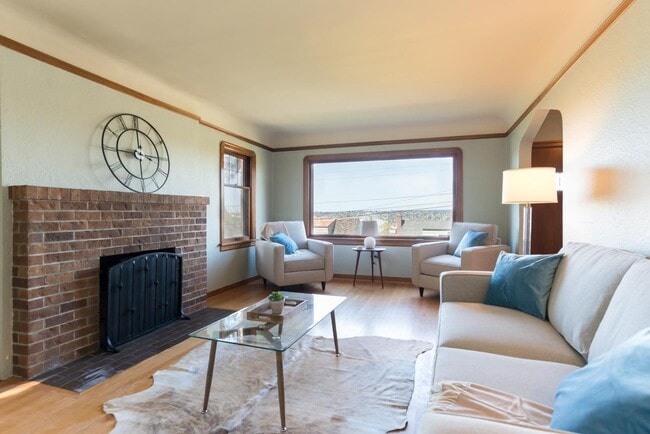 Photo - 721 W Florentia Pl House