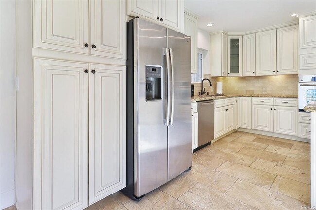 Building Photo - 8601 Santa Susana Pl