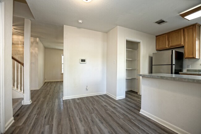 Foto del edificio - 101 S Mockingbird Cir