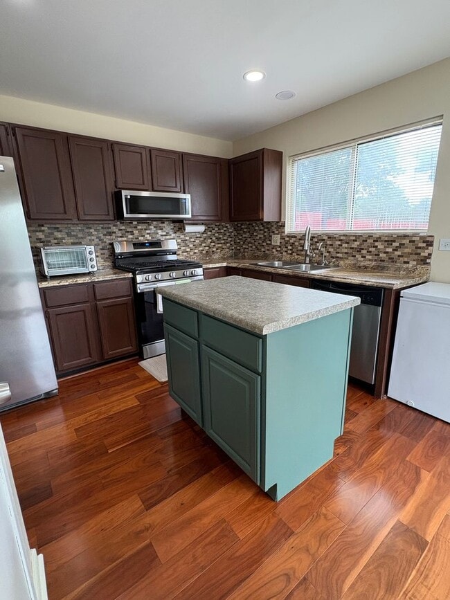 Building Photo - 15 Yardley Ct