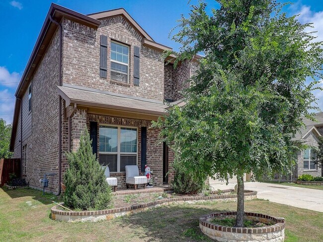 Building Photo - Fully Furnished 4-Bedroom Single Family Ho...