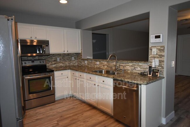 Building Photo - 275 W Santa Gertrudis Trl
