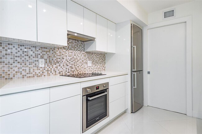 Foto del edificio - 6917 Collins Ave