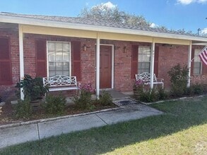 Building Photo - 401 Alma Dr