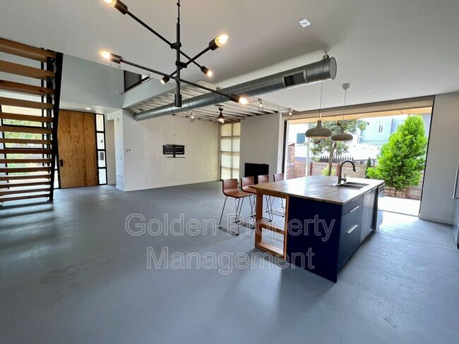 Foto del edificio - 6840 Draper Ave