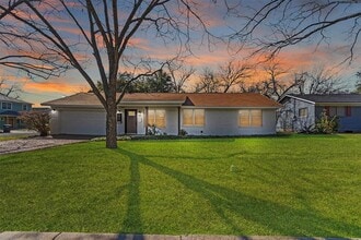 Building Photo - 1806 Hutto Rd