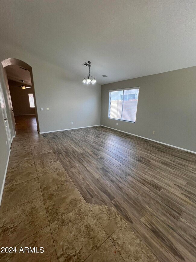 Foto del edificio - 9880 W Salter Dr