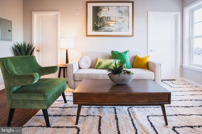 Building Photo - 607 7th St