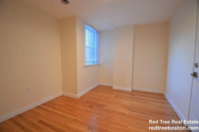 Building Photo - 1850 Beacon St