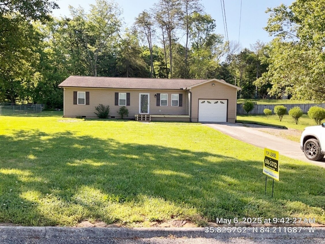 Foto principal - ** ~~ Beautiful 3 bedroom 2 bath house in ...