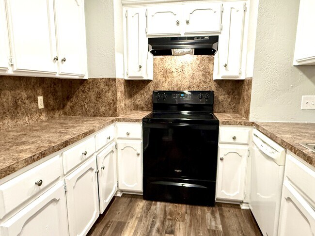 Building Photo - 3128 Cardinal Dr