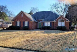 Building Photo - 1100 Leeward Dr SE