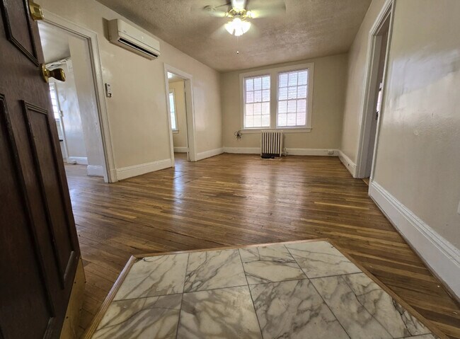 Foto del edificio - 608 N Arthur Ashe Blvd