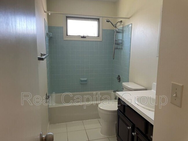 Building Photo - 7 E Ford Dr