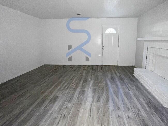 Foto del edificio - LIMITED-TIME OFFER! Apply today with NO APPLICATION FEE! Terms apply. Call (678) 487-7896, Option...