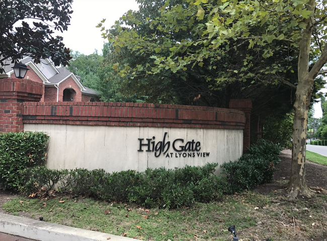 High Gate Entrance - 4805 Lyons View Pike