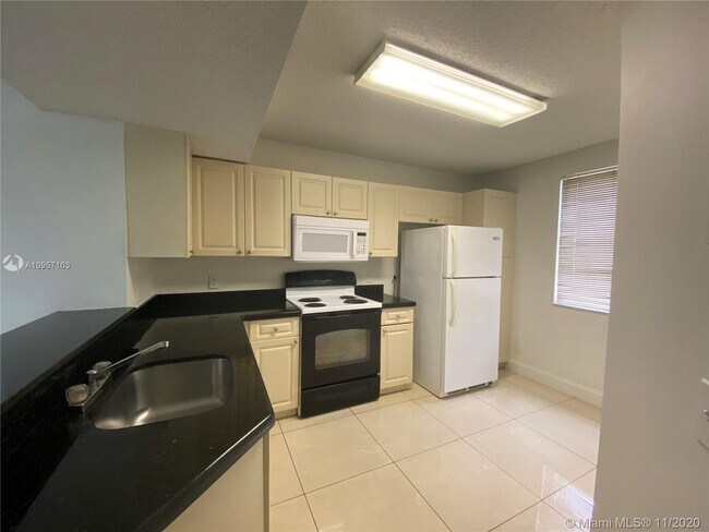 Building Photo - 8701 Wiles Rd