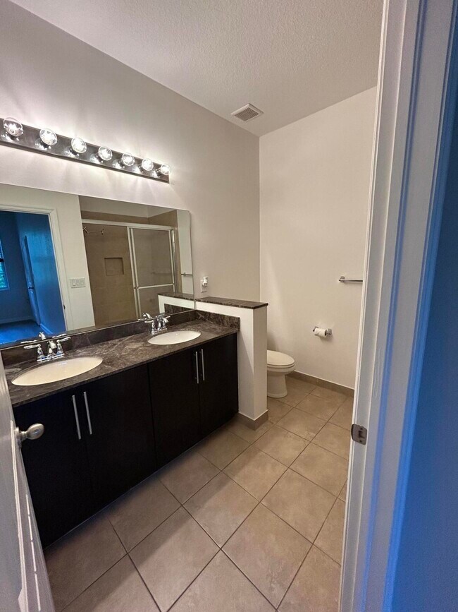 Foto del edificio - 712 SW 2nd Terrace
