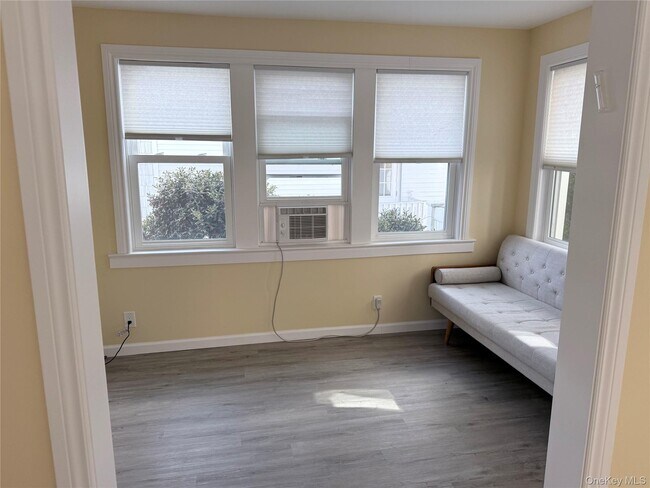 Foto del edificio - 363 Hewlett Pkwy