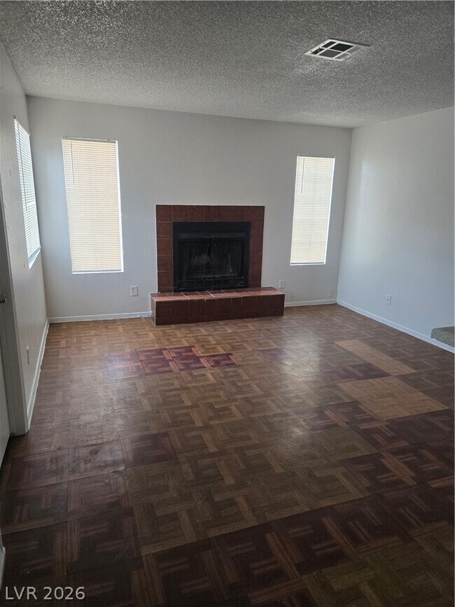 Foto del edificio - 2706 Jennydiane Dr